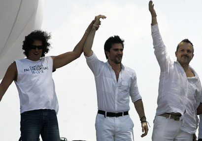Image: carlos-vives-izq...y-juanes-30f428.jpeg